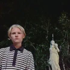 Ascolta qwertyhuman, guarda video musicali, leggi la biografia, vedi le date del tour & altro!