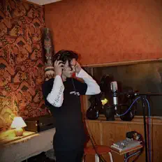 聆聽 Lil Prince、觀看音樂影片、閱讀小傳、查看巡演日期等！