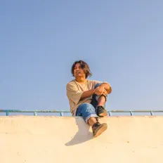 Lupi सुनें, म्यूज़िक वीडियो देखें, बायो पढ़ें, दौरे की तारीखें और बहुत कुछ देखें!