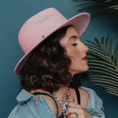 Écoutez Ashton Rey, regardez des vidéoclips, lisez la biographie, consultez les dates de tournée et plus encore !