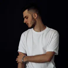 SAFFIN सुनें, म्यूज़िक वीडियो देखें, बायो पढ़ें, दौरे की तारीखें और बहुत कुछ देखें!