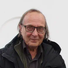 Pekka Airaksinenを聴いたり、ミュージックビデオを鑑賞したり、経歴やツアー日程などを確認したりしましょう！