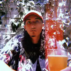 聆聽 Capital C.A.、觀看音樂影片、閱讀小傳、查看巡演日期等！