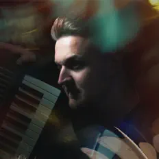 Poslechněte si interpreta Dommie Bars, sledujte hudební videa, přečtěte si životopis, podívejte se na data turné a další informace.