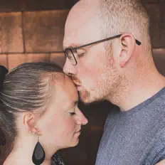 Ακούστε περιεχόμενο από Daniel and Tiffany Mathre, παρακολουθήστε μουσικά βίντεο, διαβάστε το βιογραφικό, δείτε ημερομηνίες περιοδείας, και πολλά ακόμη!