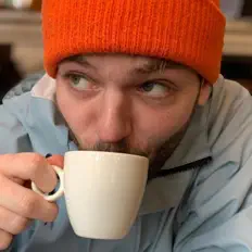 聆聽 Joe Cool、觀看音樂影片、閱讀小傳、查看巡演日期等！