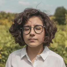 Ouça Lu', assista a videoclipes, leia a biografia, veja as datas das turnês e mais!