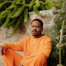Listen to desduné, watch music videos, read bio, see tour dates & more!