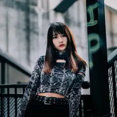 Poslechněte si interpreta Mijeua, sledujte hudební videa, přečtěte si životopis, podívejte se na data turné a další informace.