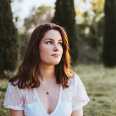 Escucha a Ellie Green, mira videos musicales, lee su biografía, consulta las fechas de las gira y más.