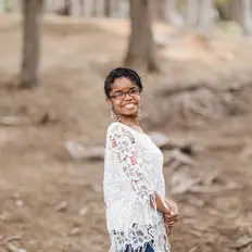 Ouve Stephanie Woodford, vê vídeos de música, lê a biografia, vê as datas da digressão e muito mais!