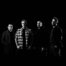 Hör dir Edenon an, schau dir Musikvideos an, lies die Biografie, finde Tourdaten und mehr!