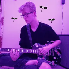 Poslechněte si interpreta Missing Socks, sledujte hudební videa, přečtěte si životopis, podívejte se na data turné a další informace.