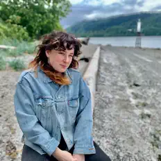 Poslechněte si interpreta Ashley Shadow, sledujte hudební videa, přečtěte si životopis, podívejte se na data turné a další informace.