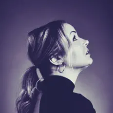 Écoutez Laura Emilie, regardez des vidéoclips, lisez la biographie, consultez les dates de tournée et plus encore !