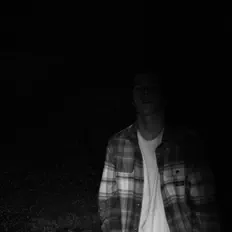 Barzaを聴いたり、ミュージックビデオを鑑賞したり、経歴やツアー日程などを確認したりしましょう！