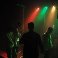 Dengarkan 6ixth Floor, tonton video musik, baca bio, lihat tanggal tur & lainnya!