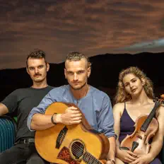 Dengarkan Guyy & the Fox, tonton video musik, baca bio, lihat tanggal tur & lainnya!