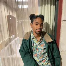 Ακούστε περιεχόμενο από Puji, παρακολουθήστε μουσικά βίντεο, διαβάστε το βιογραφικό, δείτε ημερομηνίες περιοδείας, και πολλά ακόμη!