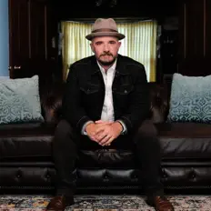 Hör dir Jamin Dunn an, schau dir Musikvideos an, lies die Biografie, finde Tourdaten und mehr!