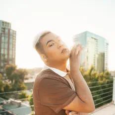 Escucha a Fernie, mira videos musicales, lee su biografía, consulta las fechas de las gira y más.