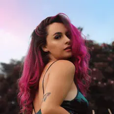 Veronica Freyを聴いたり、ミュージックビデオを鑑賞したり、経歴やツアー日程などを確認したりしましょう！
