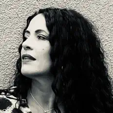 Ouve Wendy Marcini, vê vídeos de música, lê a biografia, vê as datas da digressão e muito mais!