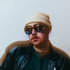 Dengarkan Hello Cosmo, tonton video musik, baca bio, lihat tanggal tur & lainnya!