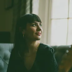 收听 Honey Mooncie、观看音乐视频、阅读小传、查看巡演日期等 ！