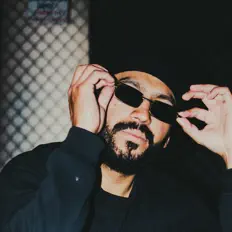 Xkaryを聴いたり、ミュージックビデオを鑑賞したり、経歴やツアー日程などを確認したりしましょう！