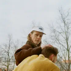 收听 Töricht und Knorke、观看音乐视频、阅读小传、查看巡演日期等 ！