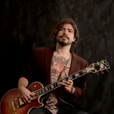 Adrian Ramosを聴いたり、ミュージックビデオを鑑賞したり、経歴やツアー日程などを確認したりしましょう！