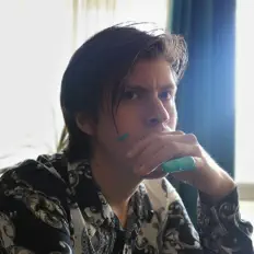 收听 Silver Magpie、观看音乐视频、阅读小传、查看巡演日期等 ！