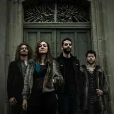 Escucha a Damantra, mira videos musicales, lee su biografía, consulta las fechas de las gira y más.