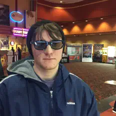 收听 Ken by Request、观看音乐视频、阅读小传、查看巡演日期等 ！