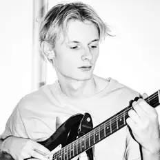 聆聽 Noah Anutta、觀看音樂影片、閱讀小傳、查看巡演日期等！