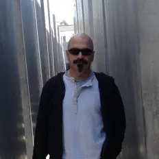 Ακούστε περιεχόμενο από Tolga Tüzün, παρακολουθήστε μουσικά βίντεο, διαβάστε το βιογραφικό, δείτε ημερομηνίες περιοδείας, και πολλά ακόμη!