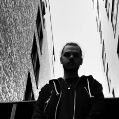 Ακούστε περιεχόμενο από Evace, παρακολουθήστε μουσικά βίντεο, διαβάστε το βιογραφικό, δείτε ημερομηνίες περιοδείας, και πολλά ακόμη!