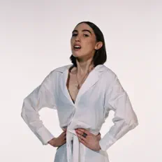 Poslechněte si interpreta Julia Bardo, sledujte hudební videa, přečtěte si životopis, podívejte se na data turné a další informace.