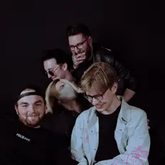 Poslechněte si interpreta Фельетон, sledujte hudební videa, přečtěte si životopis, podívejte se na data turné a další informace.