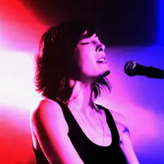 Escucha a Julia Othmer, mira videos musicales, lee su biografía, consulta las fechas de las gira y más.