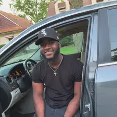 Cashbags50を聴いたり、ミュージックビデオを鑑賞したり、経歴やツアー日程などを確認したりしましょう！