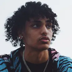 聆聽 Ryrif、觀看音樂影片、閱讀小傳、查看巡演日期等！