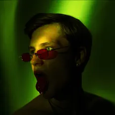 Poslechněte si interpreta ETRAY, sledujte hudební videa, přečtěte si životopis, podívejte se na data turné a další informace.