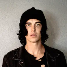 Dengarkan Kellin Quinn, tonton video musik, baca bio, lihat tanggal tur & lainnya!
