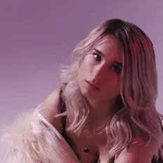 Posłuchaj wykonawcy Ruby, obejrzyj teledyski, przeczytaj biografię, zobacz daty tras koncertowych i nie tylko!