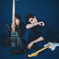 收听 Moonfall、观看音乐视频、阅读小传、查看巡演日期等 ！