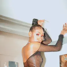 Hör dir Mani B.E.E. an, schau dir Musikvideos an, lies die Biografie, finde Tourdaten und mehr!