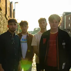 收听 Pink Shirts for Pale People、观看音乐视频、阅读小传、查看巡演日期等 ！