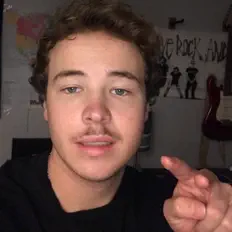 Chase Brenton을(를) 듣고, 뮤직 비디오를 보고, 약력을 읽고, 투어 일정 등을 확인하세요!